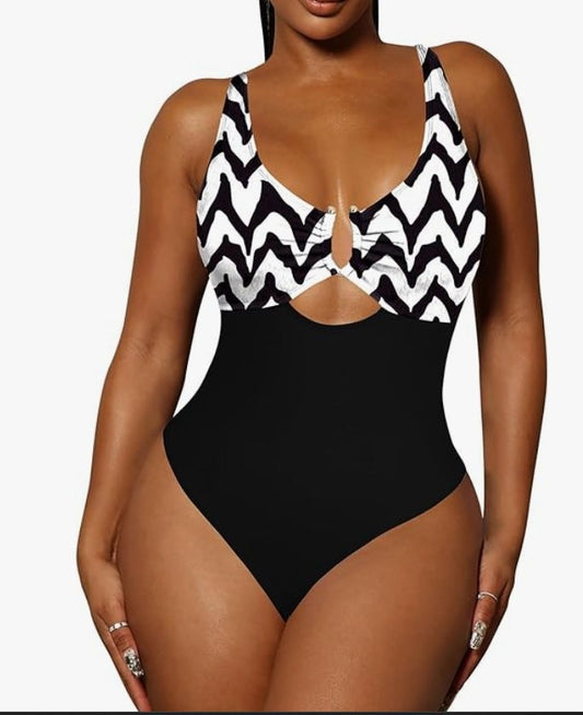 VIOTTISET Cutout One-Piece Swimsuit – White, Medium – New