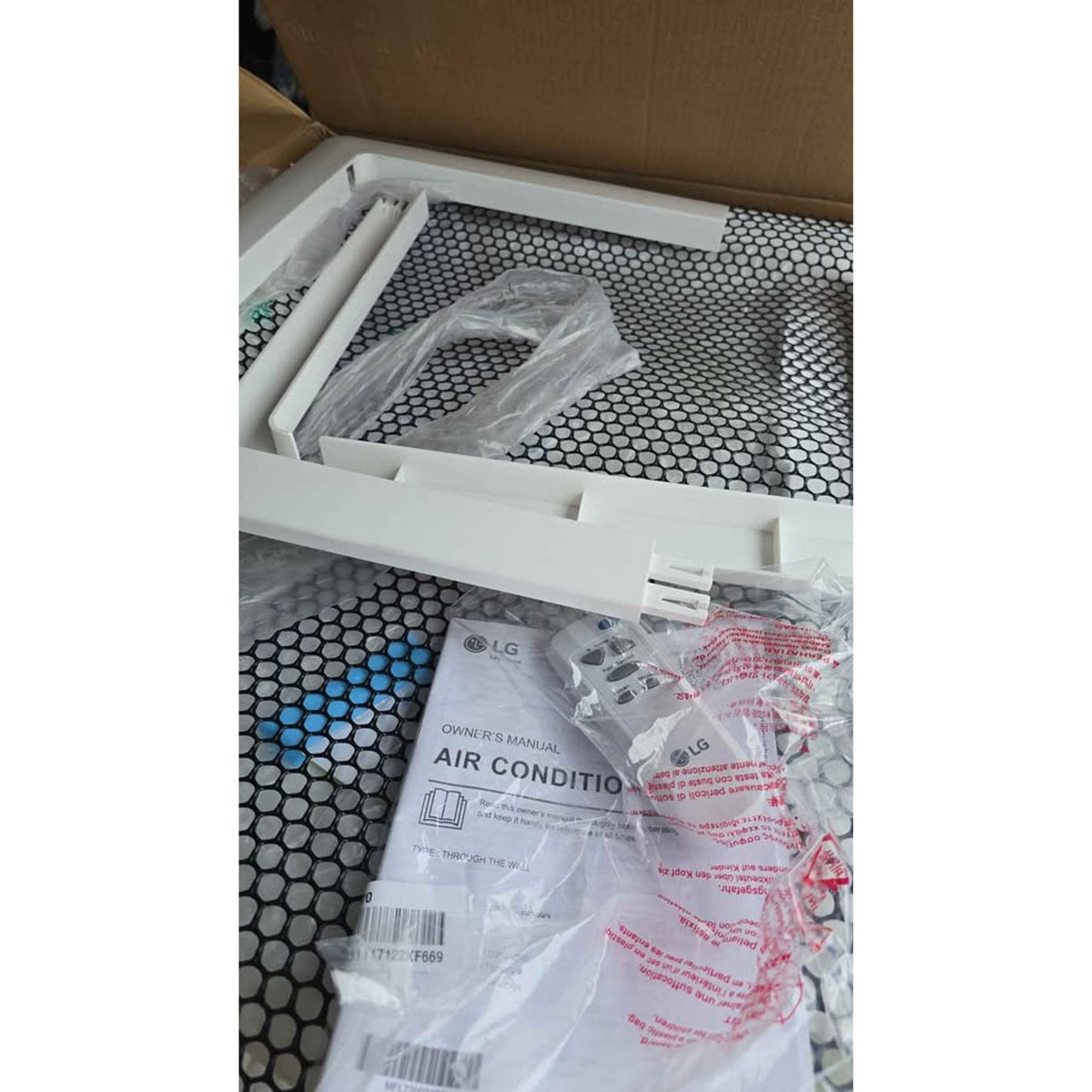LG 11,800 BTU Through-the-Wall Air Conditioner – 230V – Open Box