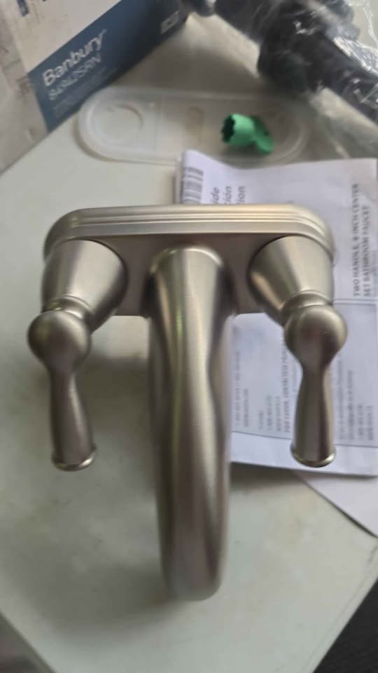 MOEN Banbury 4 in. Centerset Double Handle Low-Arc Bathroom Faucet in Spot Resist Brushed Nickel - UNUSED